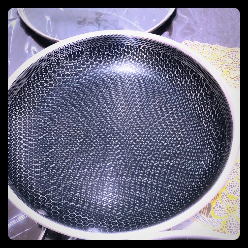 Hexclad 12” nonstick pan with lid
